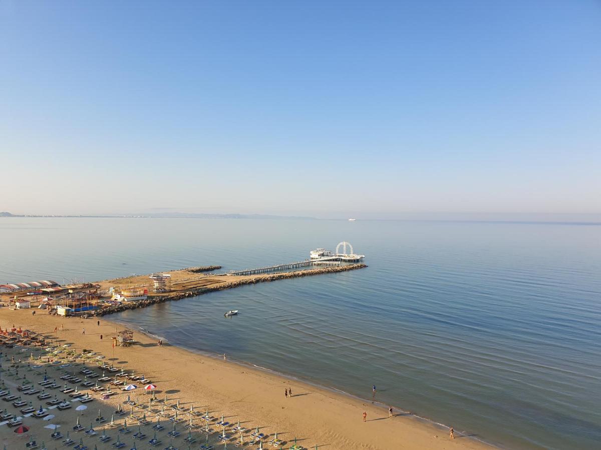 Perandor Beach Durrës Esterno foto