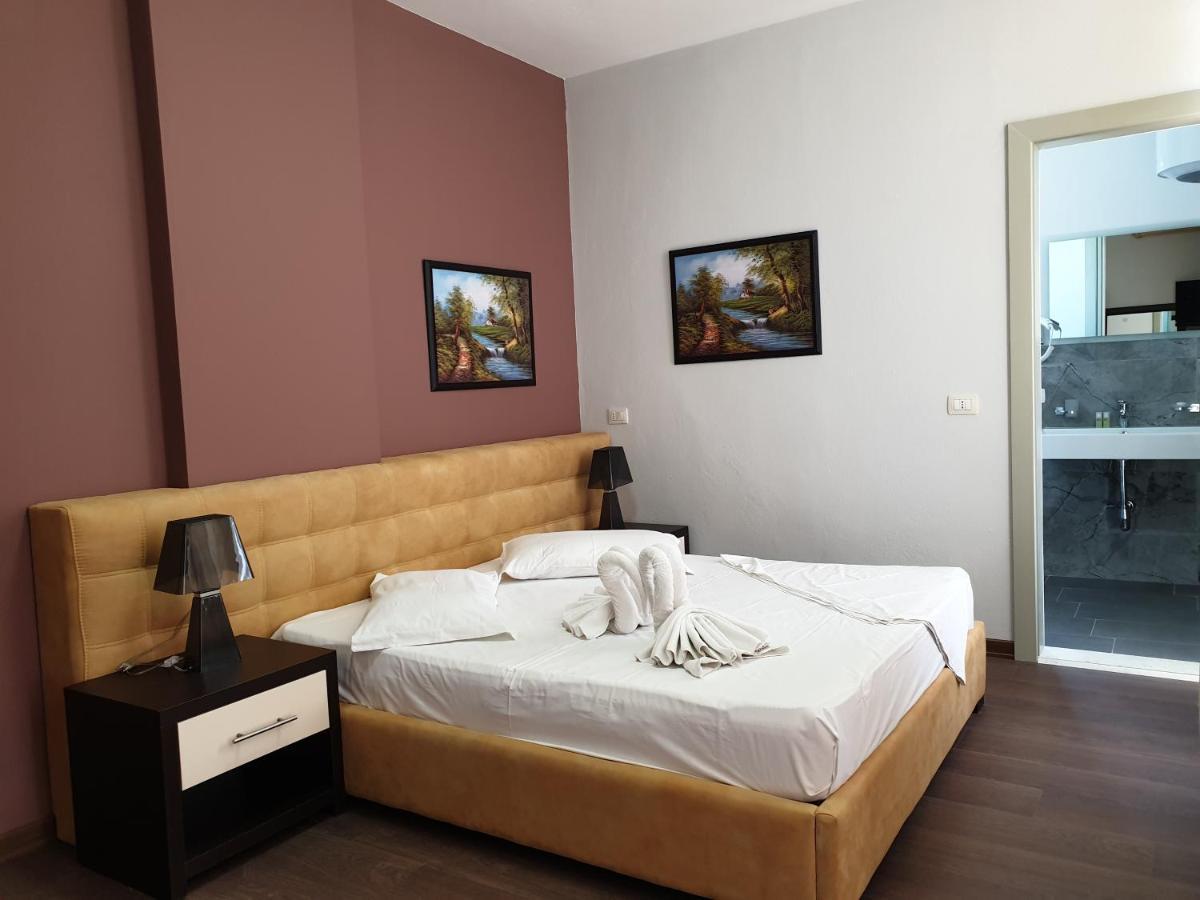 Perandor Beach Durrës Esterno foto