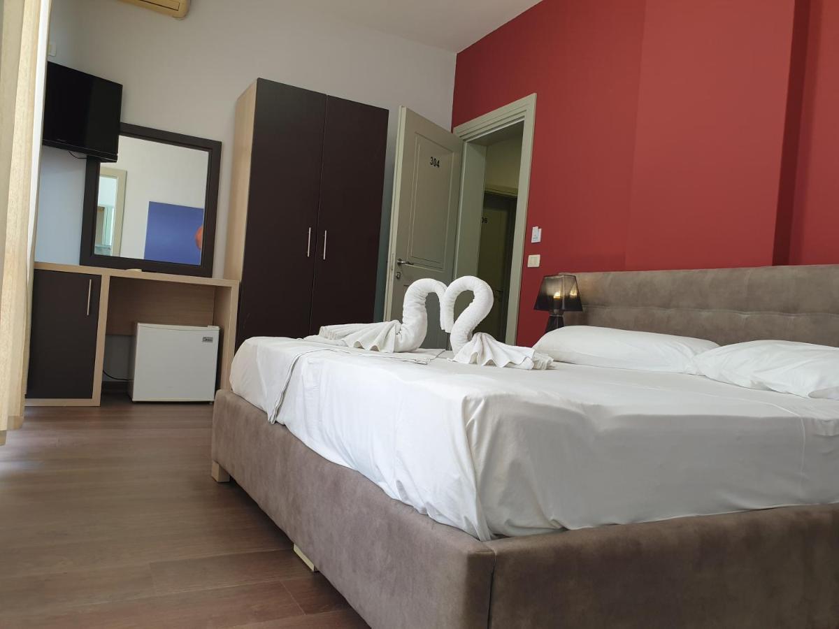 Perandor Beach Durrës Esterno foto