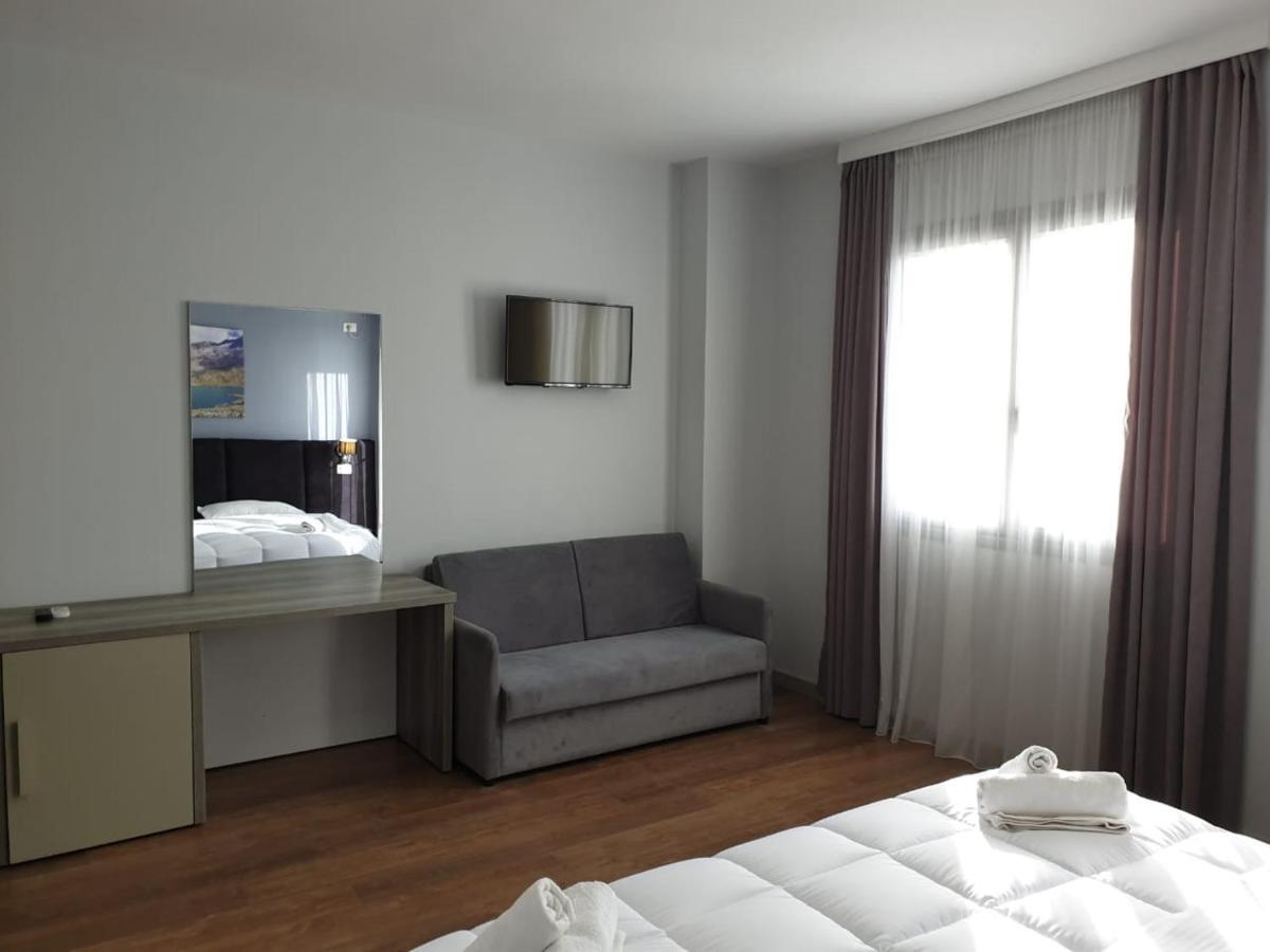 Perandor Beach Durrës Esterno foto