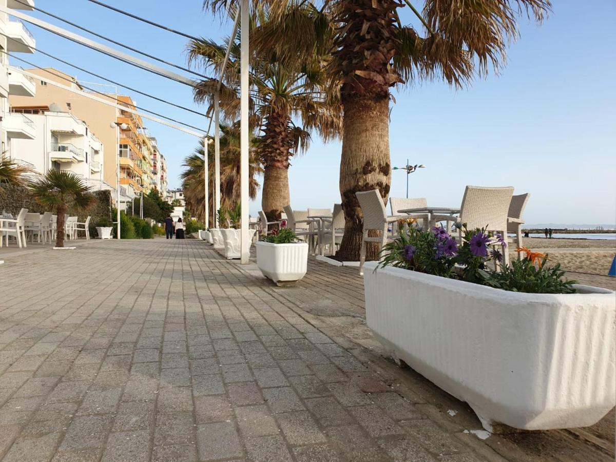 Perandor Beach Durrës Esterno foto