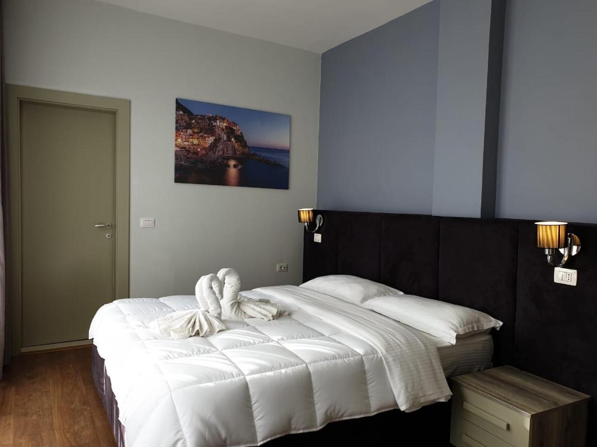 Perandor Beach Durrës Esterno foto