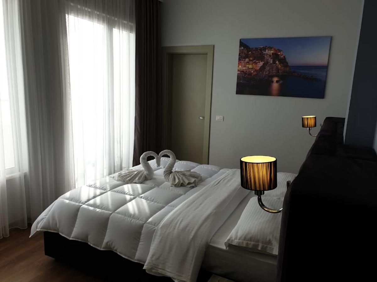 Perandor Beach Durrës Esterno foto