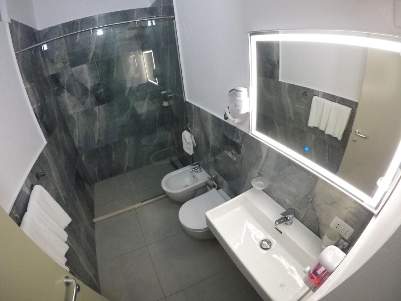 Perandor Beach Durrës Esterno foto
